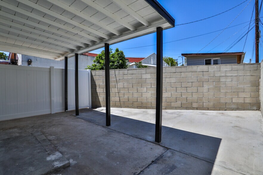 More Photos Of 2111 Scott Rd, Burbank Apartments For Sale