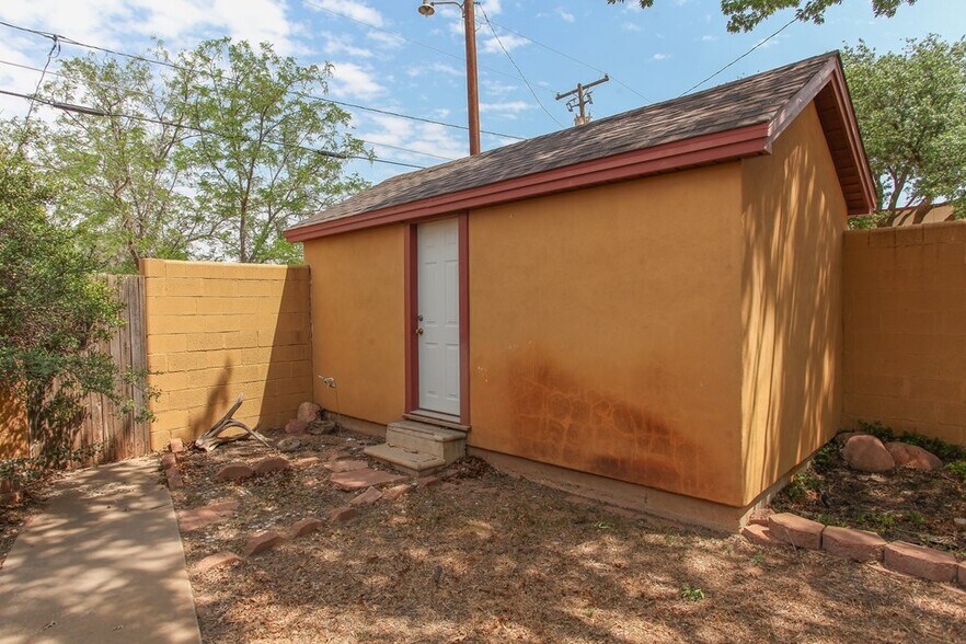 More Photos Of 1201 E 11th Pl, Big Spring Specialty For Sale