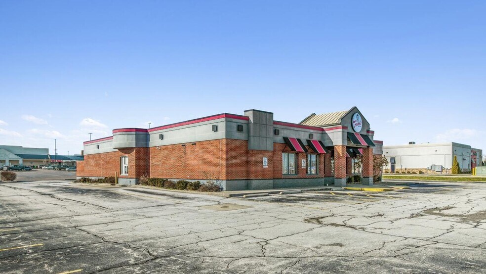 More Photos Of 408 Market Square Dr, Maysville Restaurant For Sale