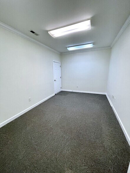 More Photos Of 8402 Six Forks Rd, Raleigh Office For Lease