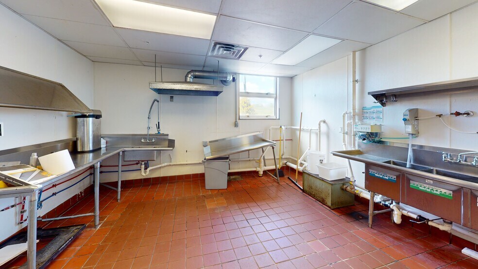 More Photos Of 21 Front St, Manchester Sports And Entertainment For Lease