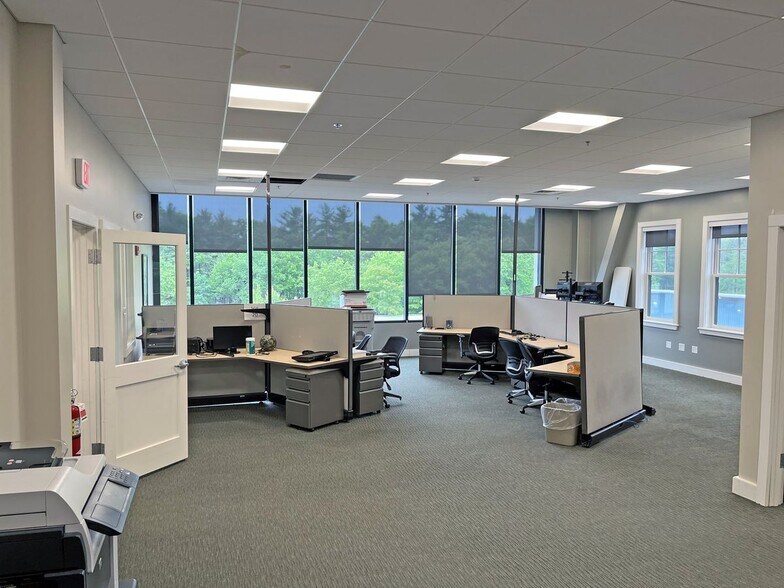 More Photos Of 300 Constitution Ave, Portsmouth Research And Development For Lease