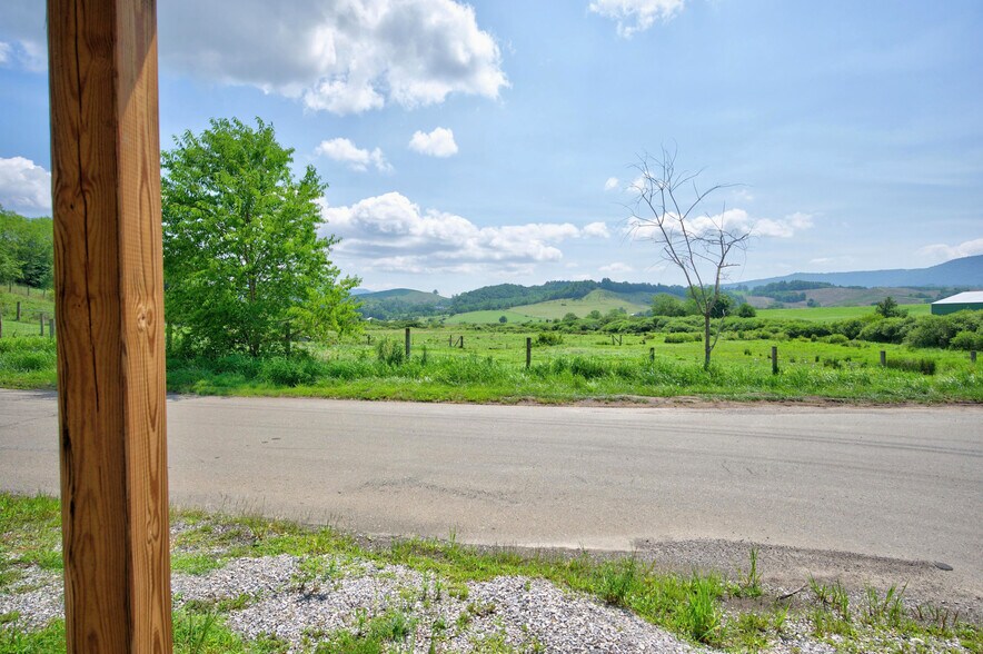 More Photos Of 11 Mount Zion Rd, Elk Creek Freestanding For Sale
