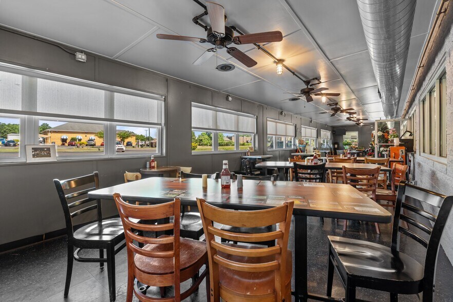 More Photos Of 120 Bank St, Sanford Restaurant For Sale
