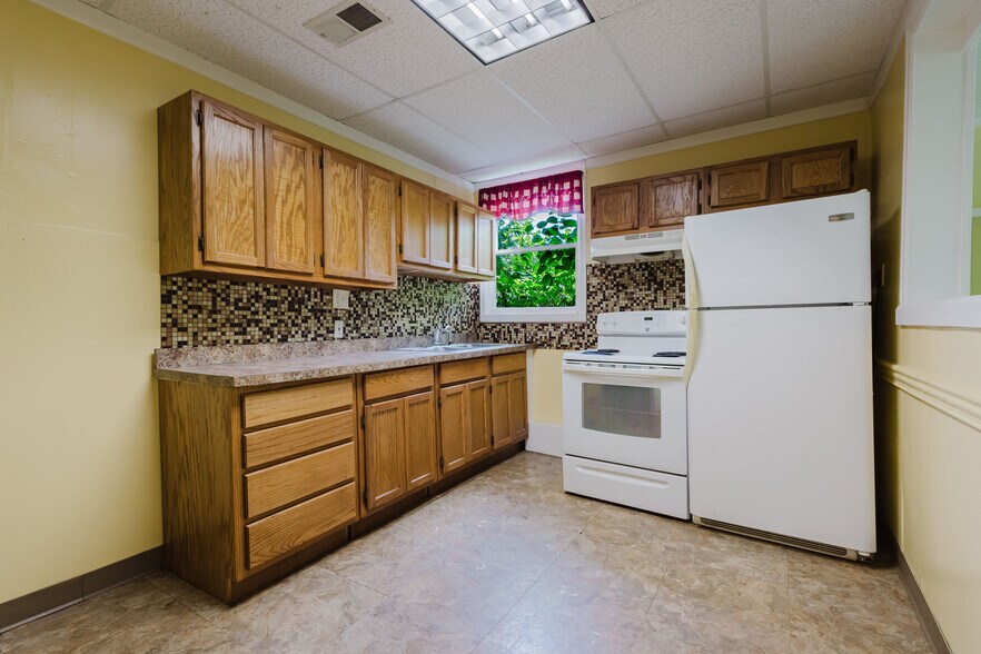 More Photos Of , Lexington Specialty For Sale