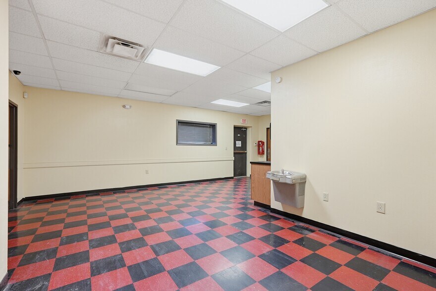 More Photos Of 2215 E Oak St, Conway Office For Lease