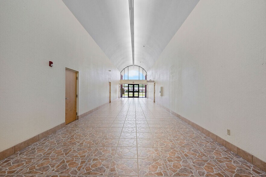 More Photos Of 1713 US Highway 441 N, Okeechobee Medical For Sale