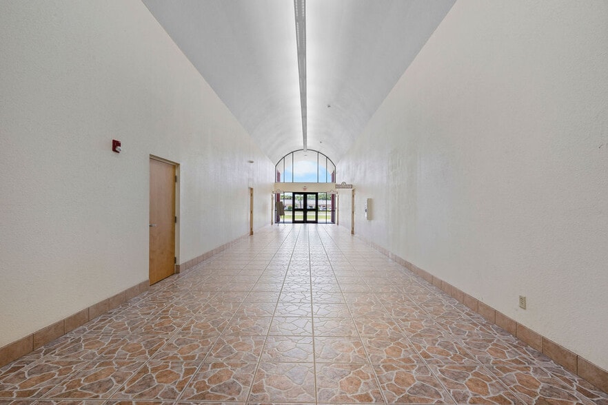 More Photos Of 1713 US Highway 441 N, Okeechobee Medical For Lease