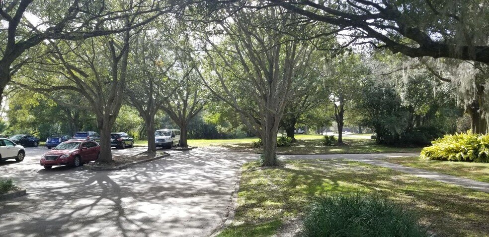 More Photos Of 5104 N Orange Blossom Trl, Orlando Office Residential For Lease