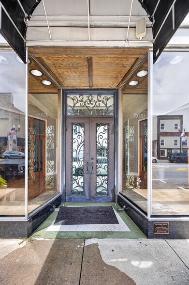 More Photos Of 1024 Noble St, Anniston Storefront Retail Office For Sale