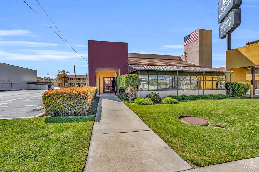 Primary Photo Of 437 S Azusa Ave, Azusa Restaurant For Lease