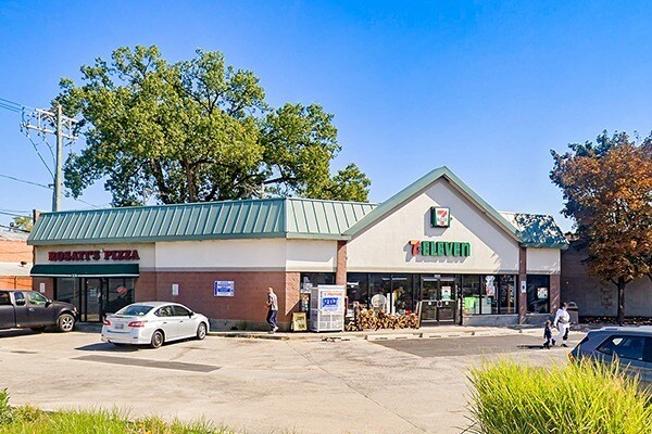 More Photos Of 3152 W 111th St, Chicago Convenience Store For Lease