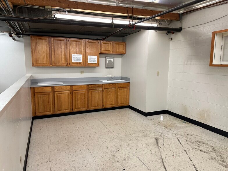 More Photos Of 27704 Avenue Scott, Valencia Distribution For Lease