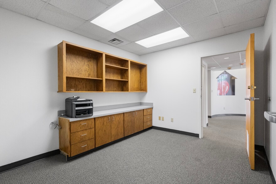 More Photos Of 421 S Beckham Ave, Tyler Medical For Lease