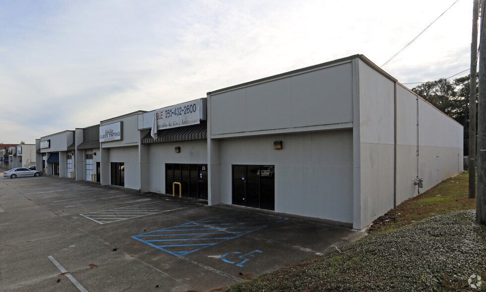 More Photos Of 3747 Government Blvd, Mobile Flex For Lease