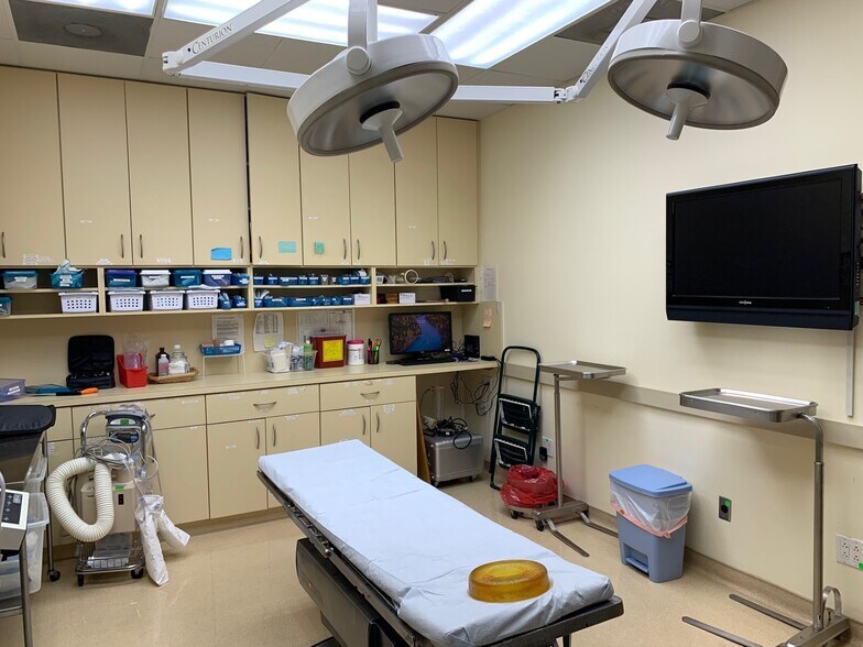 More Photos Of 670 Glades Rd, Boca Raton Medical For Sale