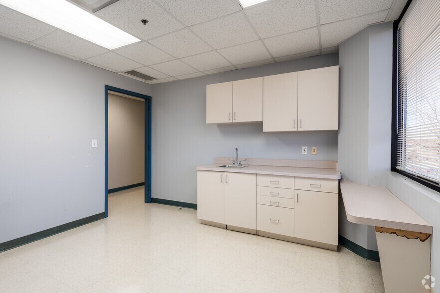 More Photos Of 100 Market Place Blvd, Cartersville Unknown For Lease