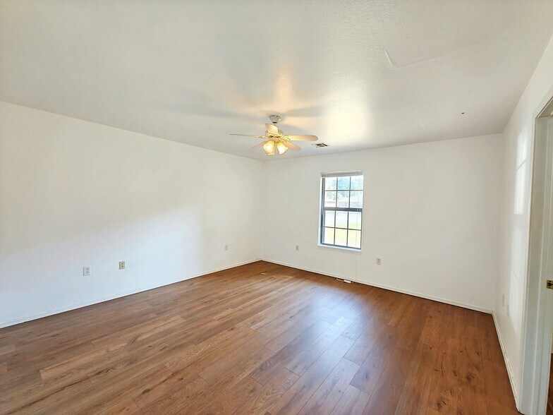 More Photos Of 1133 W 4th St, Tahlequah Apartments For Sale