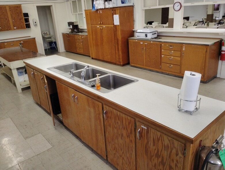 More Photos Of 906 Elm St, Coffeyville Religious Facility For Sale