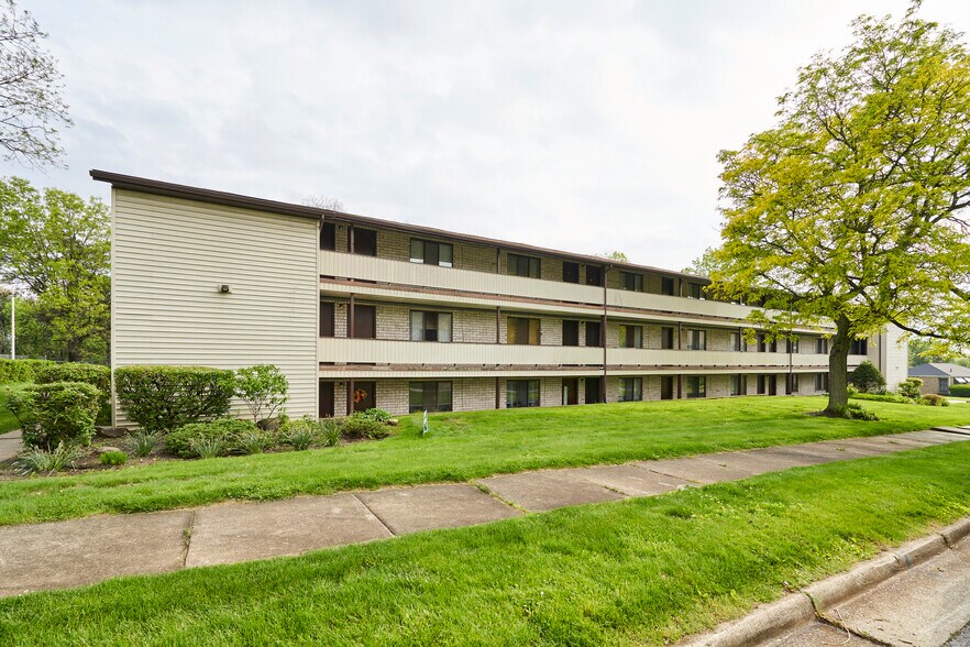 More Photos Of 888 Rosamond Ave, Akron Apartments For Sale