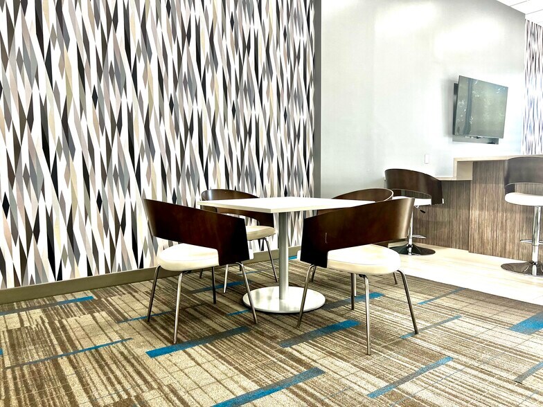 More Photos Of 1431 Greenway Dr, Irving Office For Lease