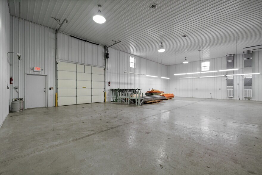 More Photos Of 1799 Alpine Dr, Clarksville Warehouse For Lease