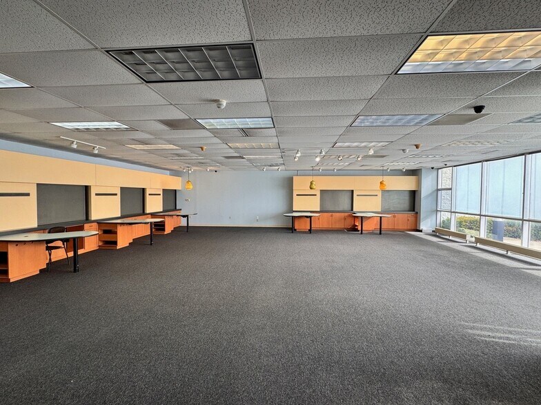 More Photos Of 4371 Venture Dr, Peru Office For Lease