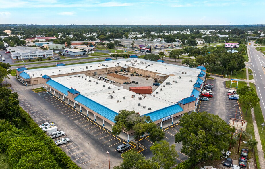 More Photos Of 14100 US Highway 19 N, Clearwater Storefront For Lease