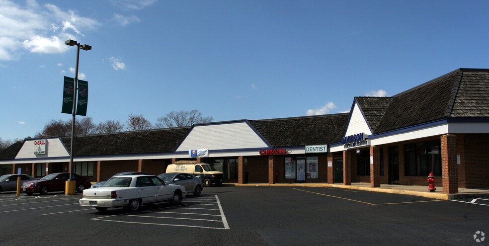 More Photos Of 960-980 Bragg Rd, Fredericksburg Storefront For Lease