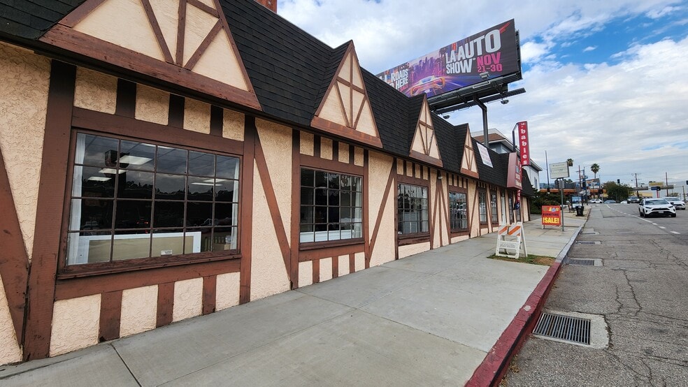Primary Photo Of 2751 Colorado Blvd, Los Angeles Restaurant For Lease