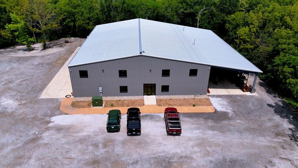 More Photos Of 955 SE AA Hwy, Blue Springs Industrial For Lease
