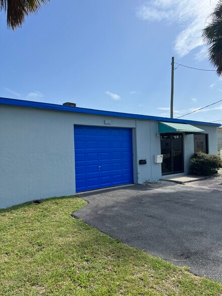 More Photos Of 820 E Lincoln Ave, Melbourne Self Storage For Lease