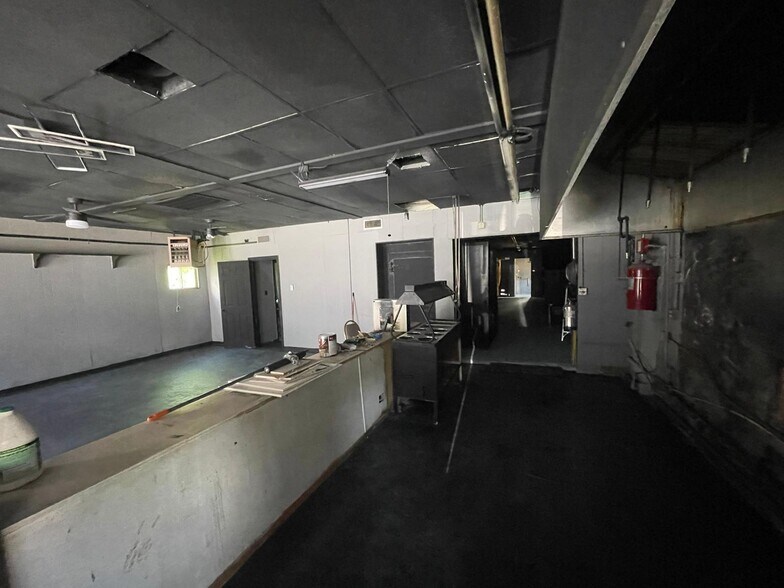 More Photos Of 1916 Cedar Dr, La Marque Restaurant For Lease