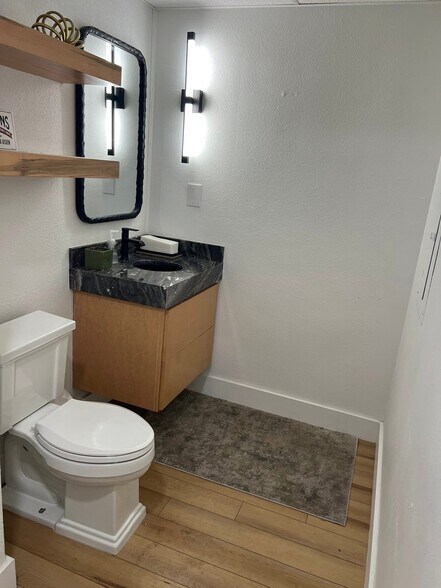 More Photos Of 3911 N Twin City Hwy, Nederland Garden Center For Sale