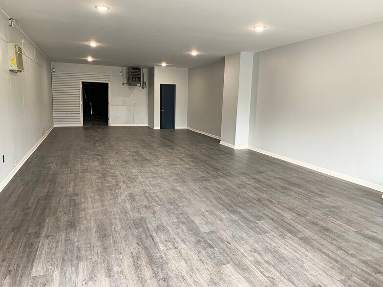 More Photos Of 1213 W Gaines St, Lawrenceburg Flex For Lease