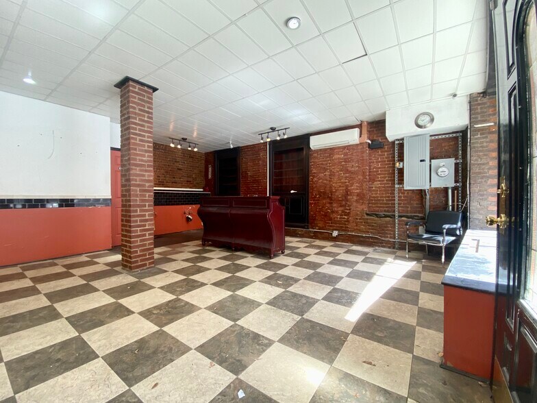 More Photos Of 135 India St, Brooklyn Storefront For Lease
