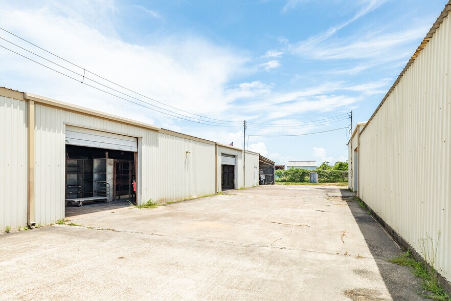 More Photos Of 6322 E Highway 332, Freeport Warehouse For Sale