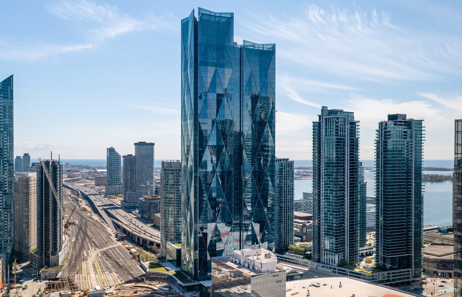 More Photos Of 200 Bay St, Toronto General Retail For Lease