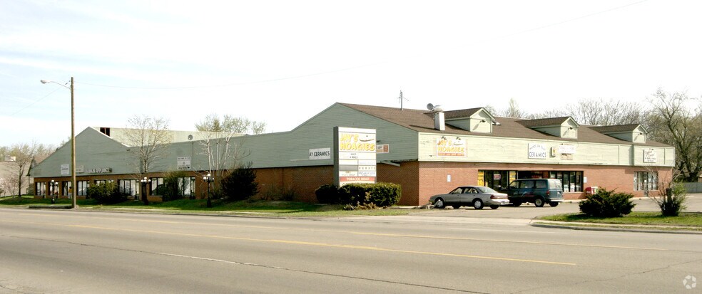 More Photos Of 1531-1553 S Wayne Rd, Westland Storefront For Sale