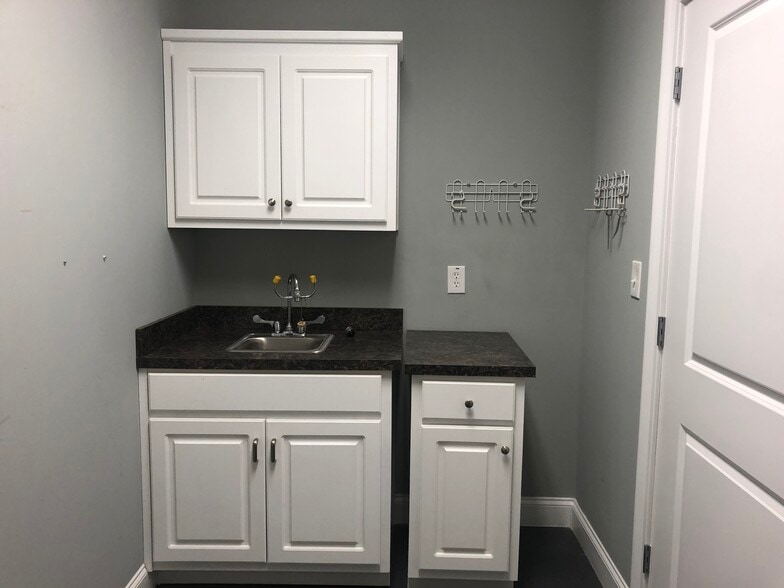 More Photos Of 110 Samaritan Dr, Cumming Medical For Sale