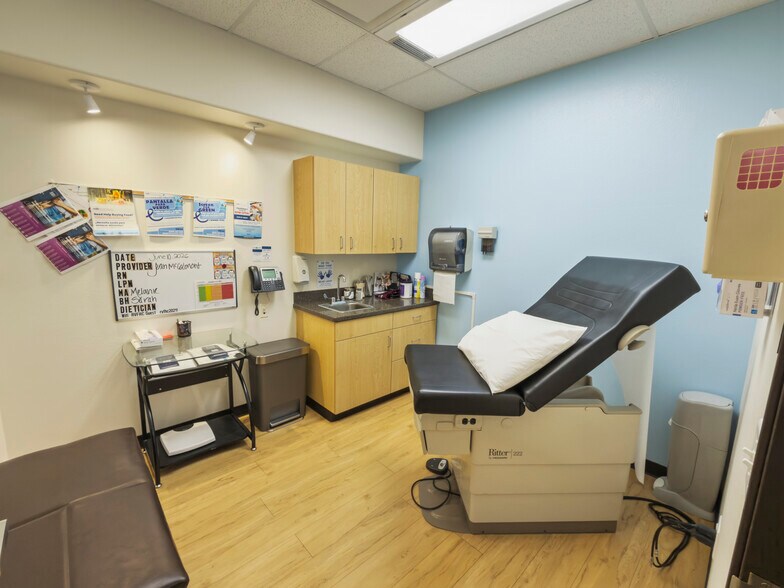 More Photos Of 308 Main St, Olathe Medical For Lease