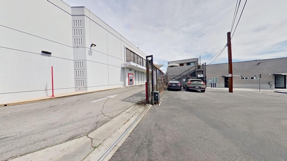 More Photos Of 5011-5019 Lankershim Blvd, North Hollywood Storefront Retail Residential For Lease