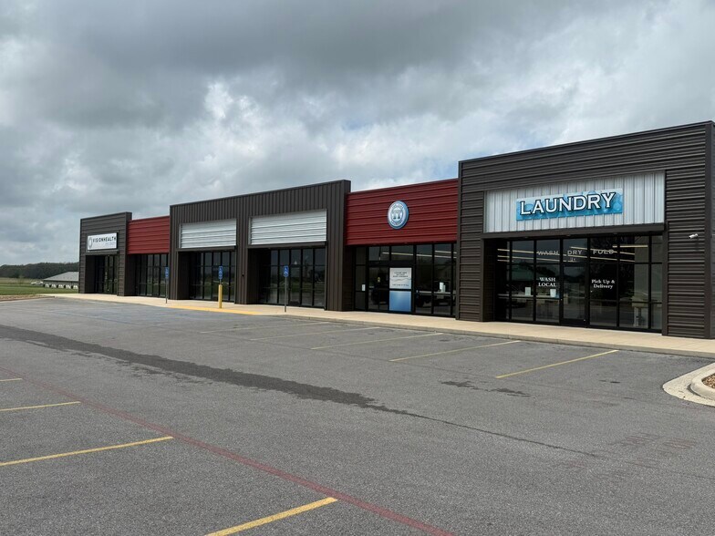 More Photos Of 911 Center St, Rogersville General Retail For Lease