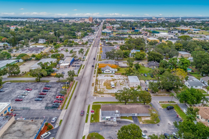 More Photos Of 2001 9th St, Bradenton Freestanding For Lease