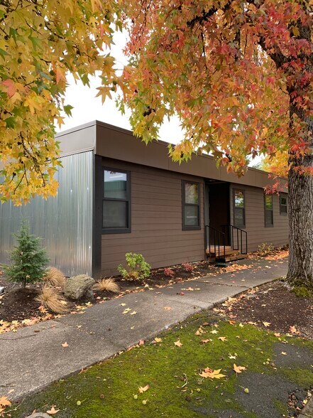 More Photos Of 1745 23rd St SE, Salem Warehouse For Lease