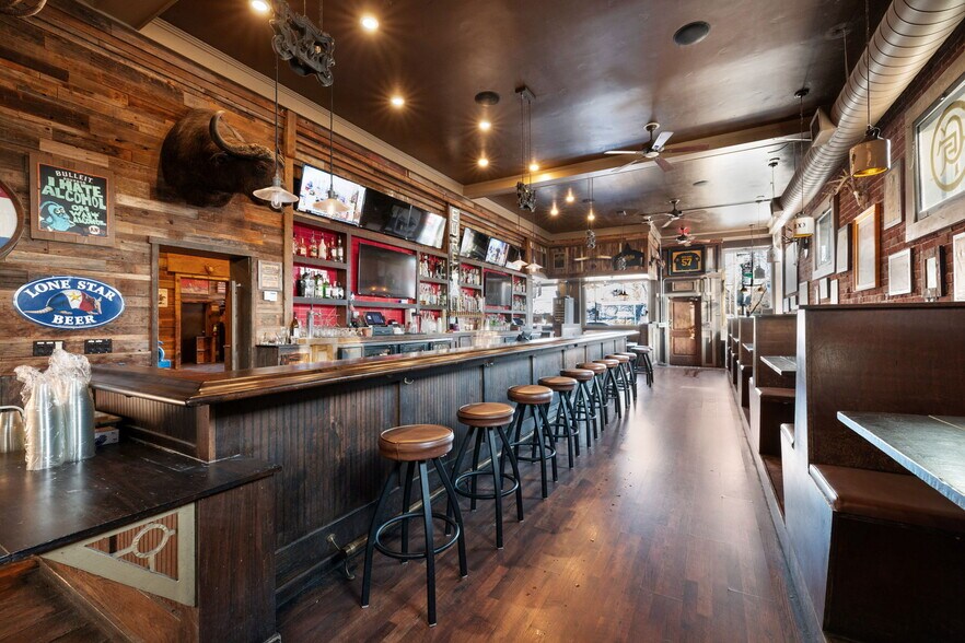 More Photos Of 1624-1630 J St, Sacramento Storefront Retail Residential For Lease