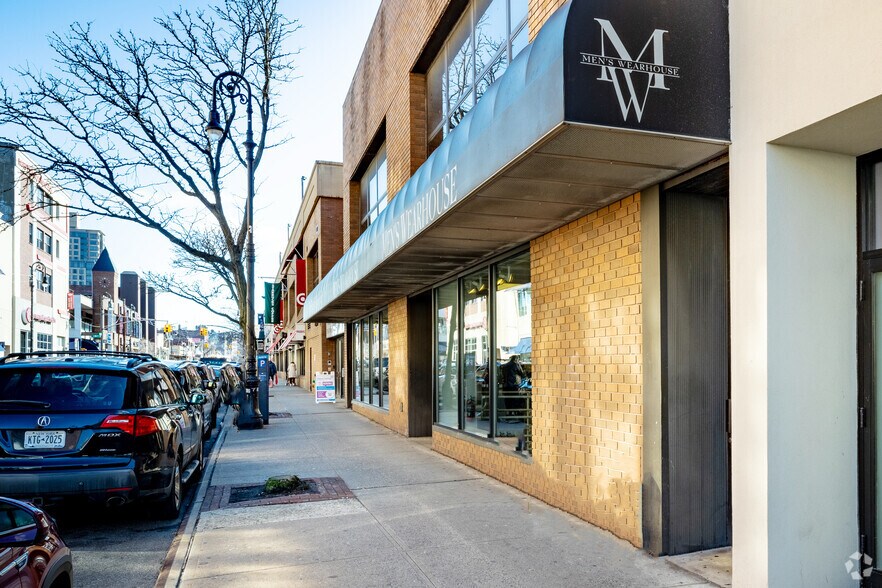 More Photos Of 7000 Austin St, Forest Hills Storefront Retail Office For Lease