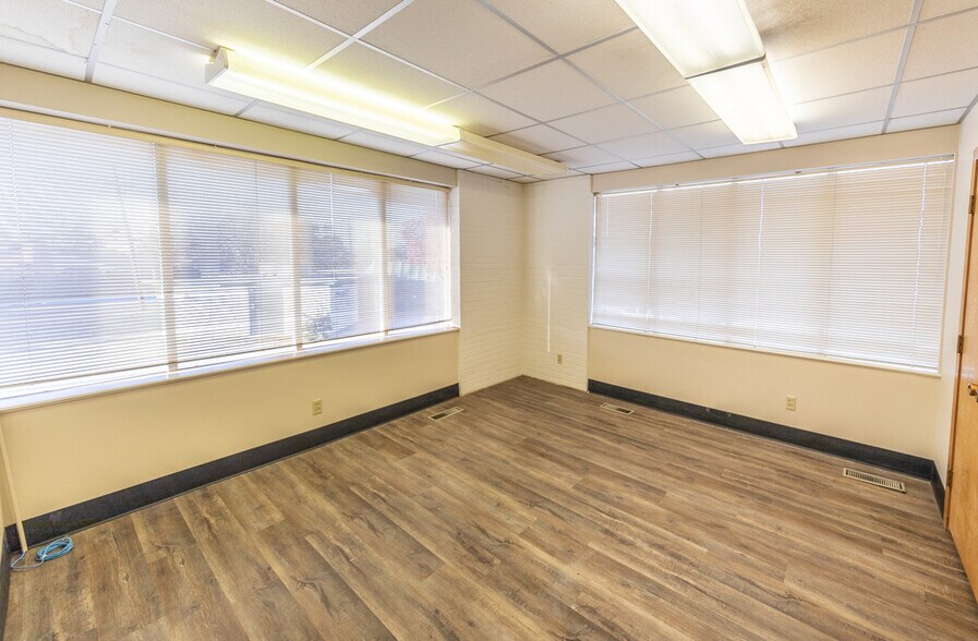 More Photos Of 5 Briercroft Office Park, Lubbock Office For Sale