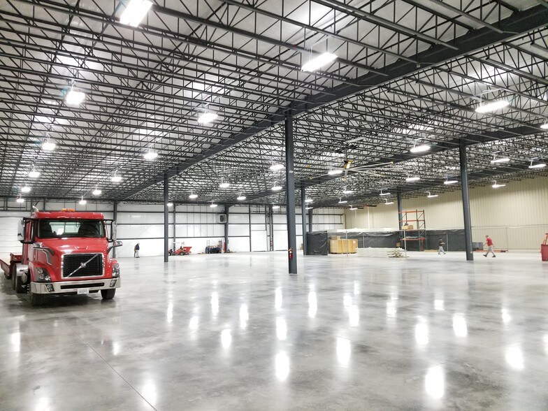 More Photos Of 101 Corporate Dr, Frankfort Warehouse For Lease