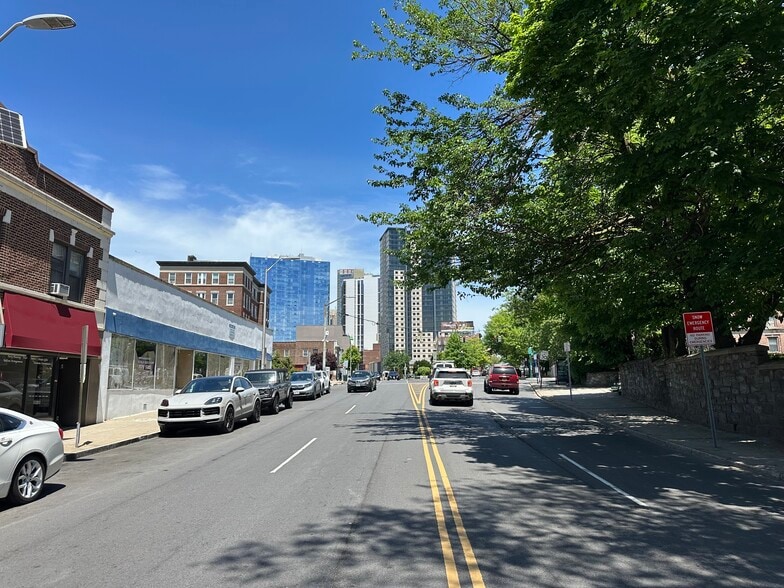 More Photos Of 677 Main St, New Rochelle Storefront Retail Office For Lease